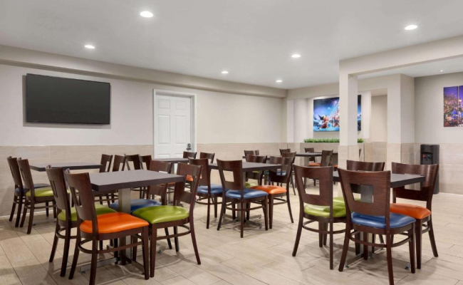 Days Inn & Suites by Wyndham Anaheim At Disneyland Park