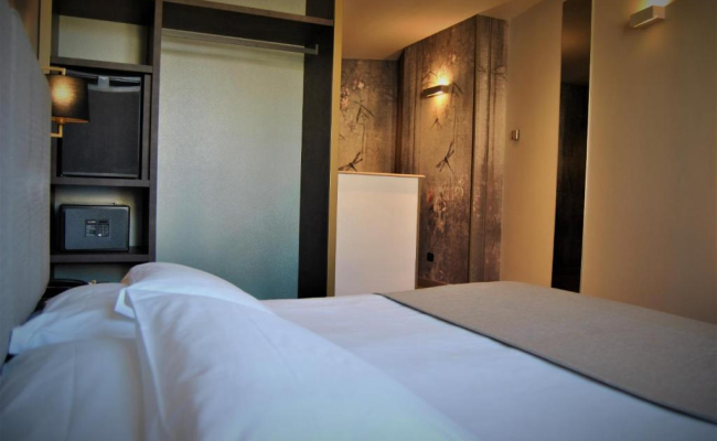 Mokinba Hotels King