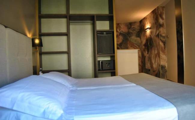 Mokinba Hotels King