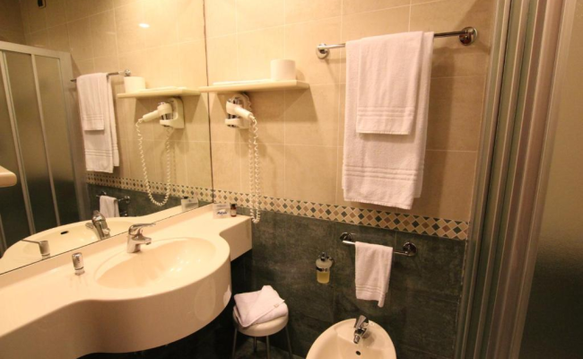 Mokinba Hotels King