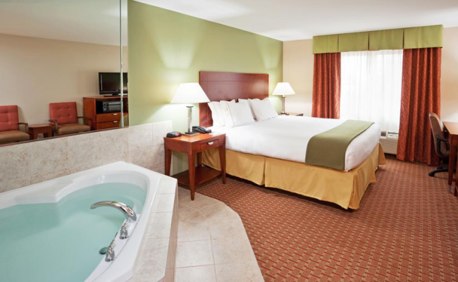 Holiday Inn Express & Suites Niagara Falls