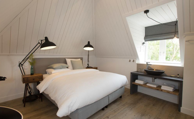 Eye Hotel