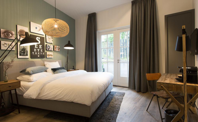 Eye Hotel