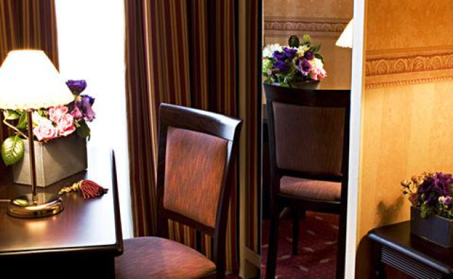 Hotel Suites Unic Renoir Saint-Germain