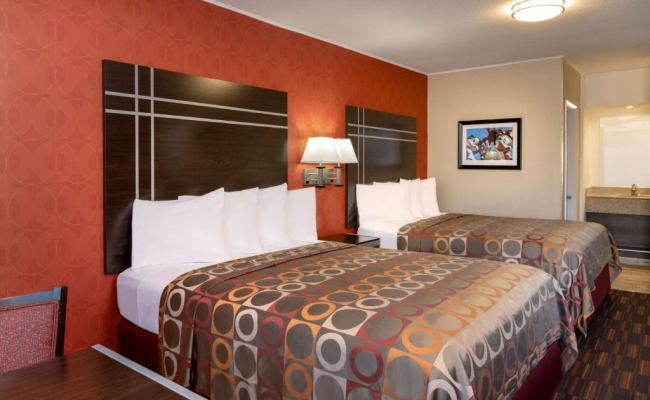 Best Western Plus Raffles Inn & Suites