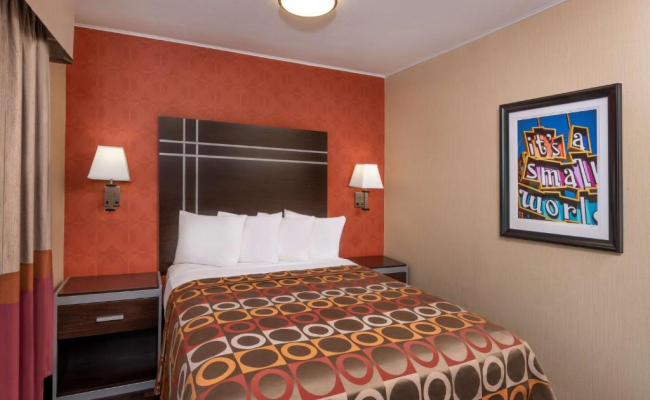 Best Western Plus Raffles Inn & Suites
