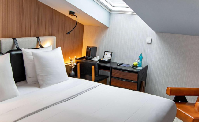 MUZE Hotel Dusseldorf - Handwritten Collection