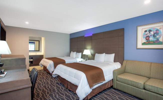 Travelodge Inn & Suites by Wyndham Anaheim on Disneyland Dr