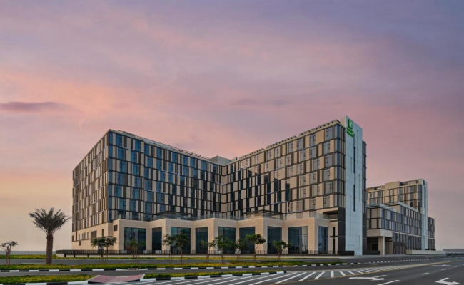 Holiday Inn Dubai al-Maktoum Airport, an IHG Hotel
