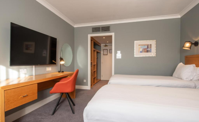 Holiday Inn Edinburgh Zoo, an IHG Hotel