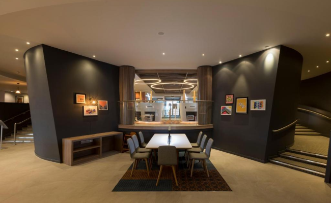 Holiday Inn Edinburgh Zoo, an IHG Hotel