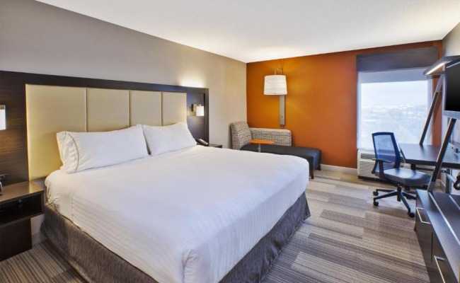 Holiday Inn Express & Suites Chicago-Midway Airport, an IHG Hotel
