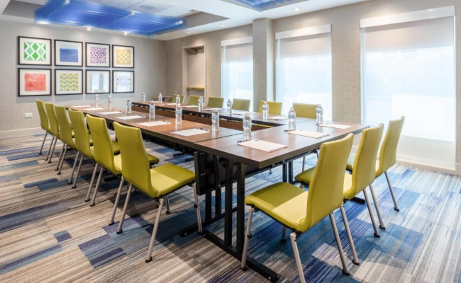 Holiday Inn Express & Suites Chicago-Midway Airport, an IHG Hotel
