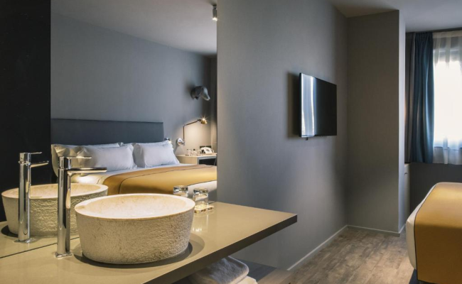 Yurbban Trafalgar Hotel