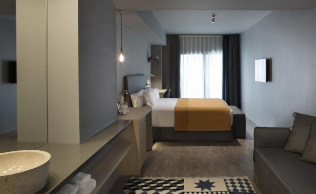 Yurbban Trafalgar Hotel