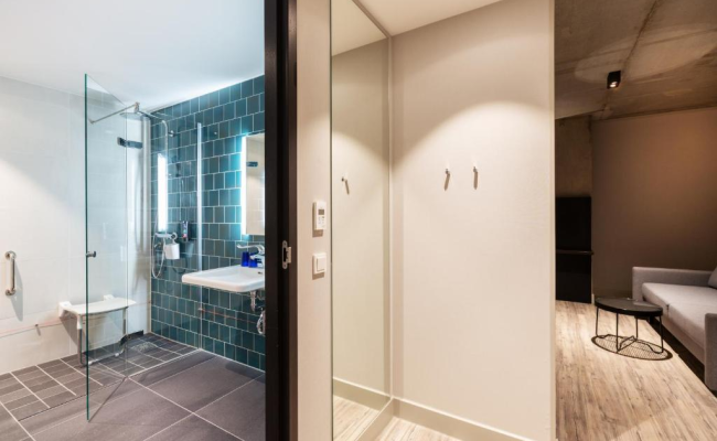 Holiday Inn - the niu, Fender Amsterdam