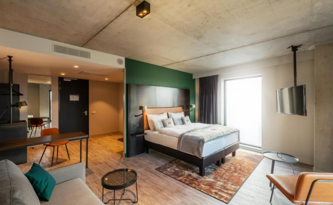 Holiday Inn - the niu, Fender Amsterdam