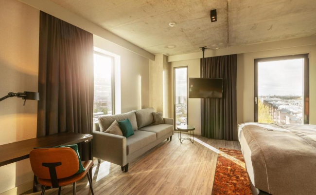 Holiday Inn - the niu, Fender Amsterdam
