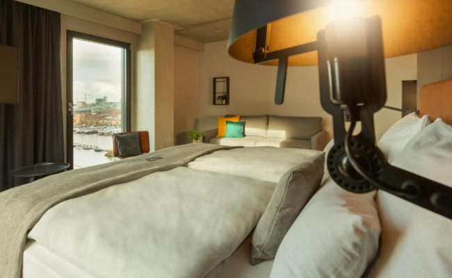 Holiday Inn - the niu, Fender Amsterdam