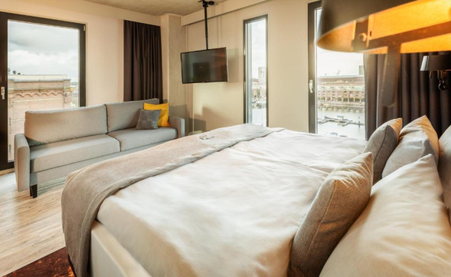 Holiday Inn - the niu, Fender Amsterdam
