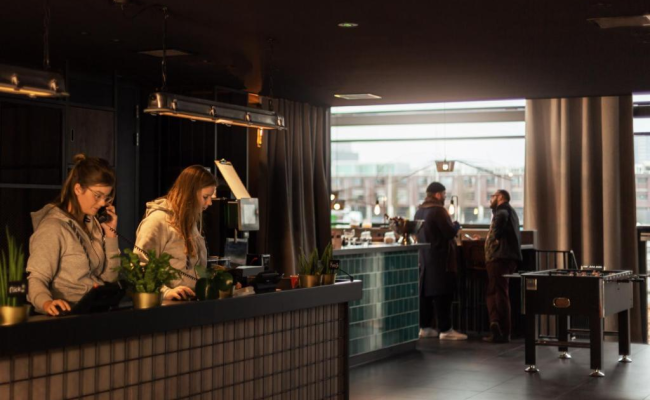 Holiday Inn - the niu, Fender Amsterdam
