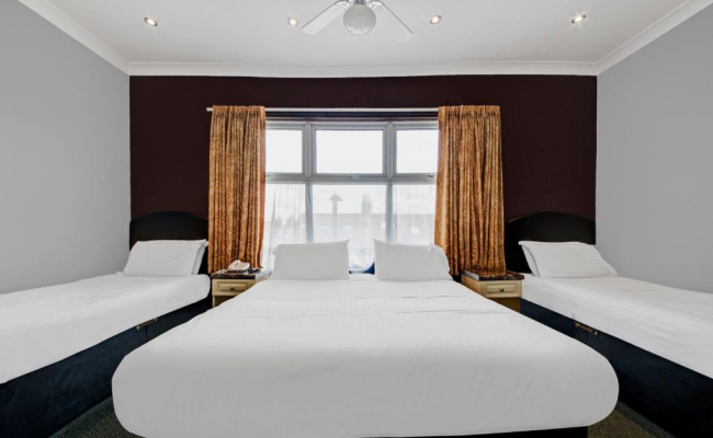 OYO Bostons Manor Hotel