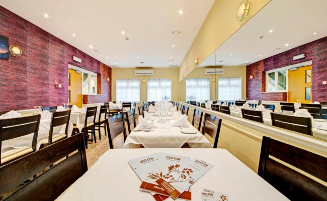 OYO Bostons Manor Hotel
