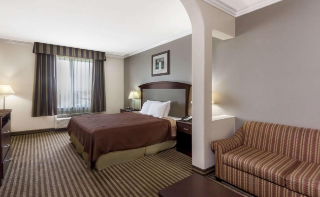 Harbor Inn & Suites
