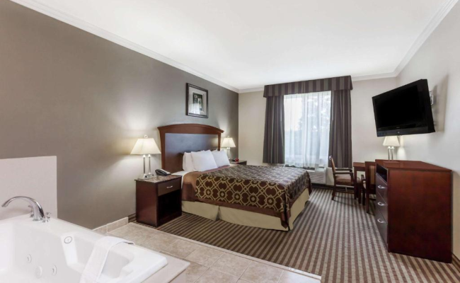 Harbor Inn & Suites