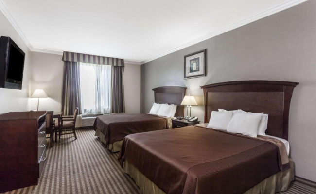 Harbor Inn & Suites