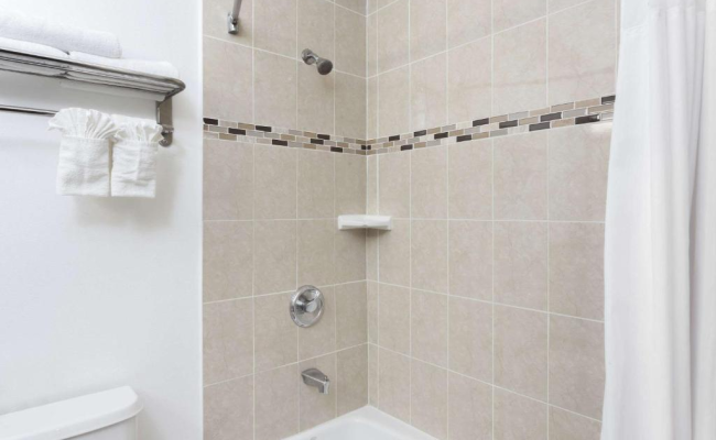Harbor Inn & Suites