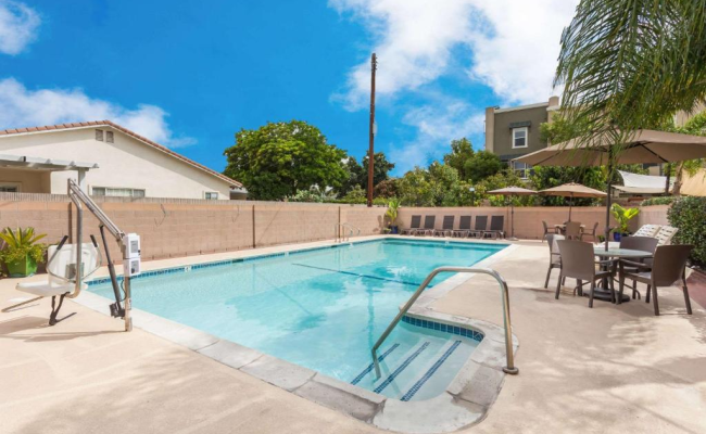 Harbor Inn & Suites