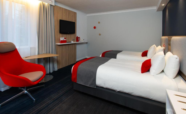 Holiday Inn Express London Luton Airport