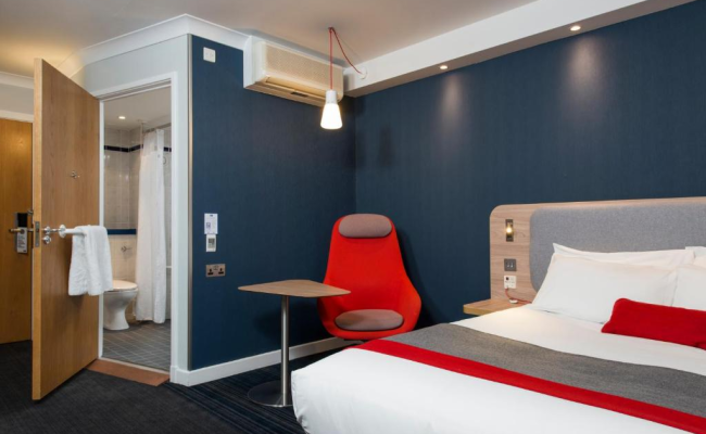 Holiday Inn Express London Luton Airport
