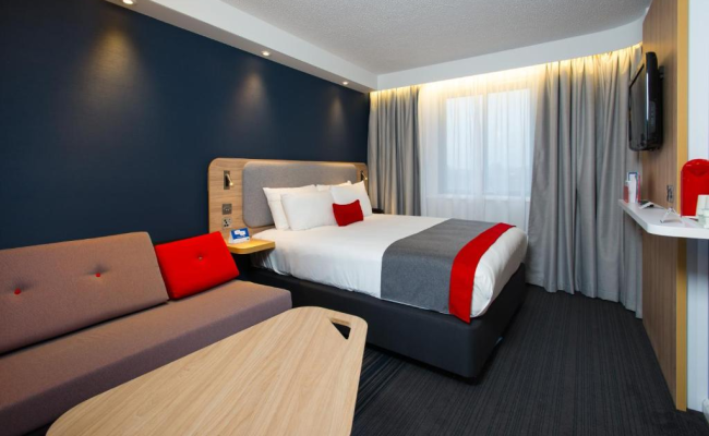 Holiday Inn Express London Luton Airport