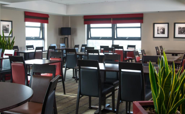 Holiday Inn Express London Luton Airport