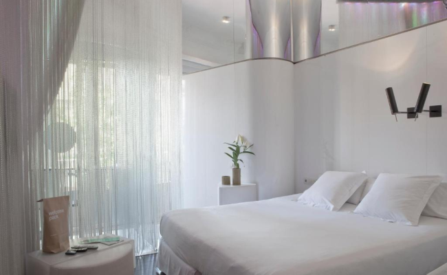 Chic & Basic Born Boutique Hotel