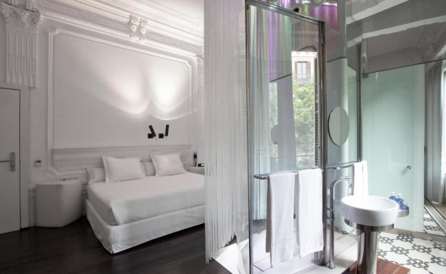 Chic & Basic Born Boutique Hotel