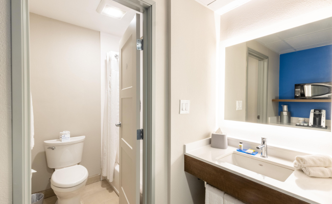 Holiday Inn Express Anaheim West, an IHG Hotel