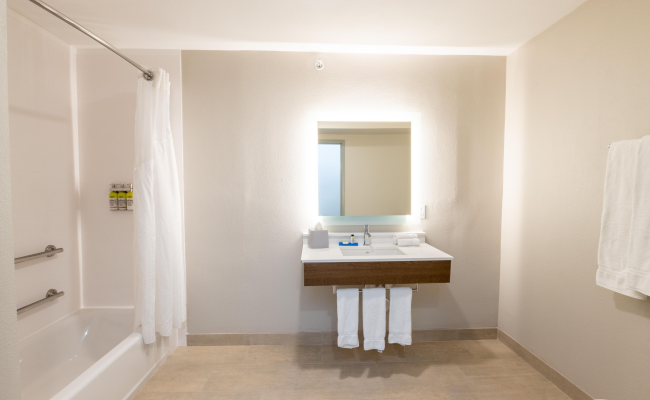 Holiday Inn Express Anaheim West, an IHG Hotel