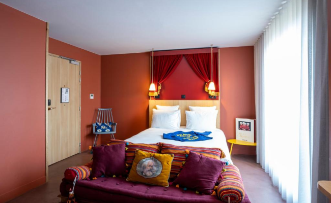 MOB HOTEL Paris Les Puces