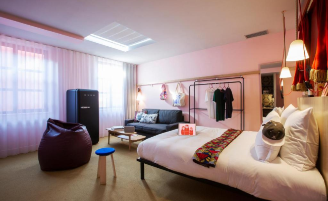 MOB HOTEL Paris Les Puces