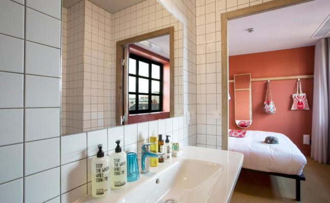 MOB HOTEL Paris Les Puces