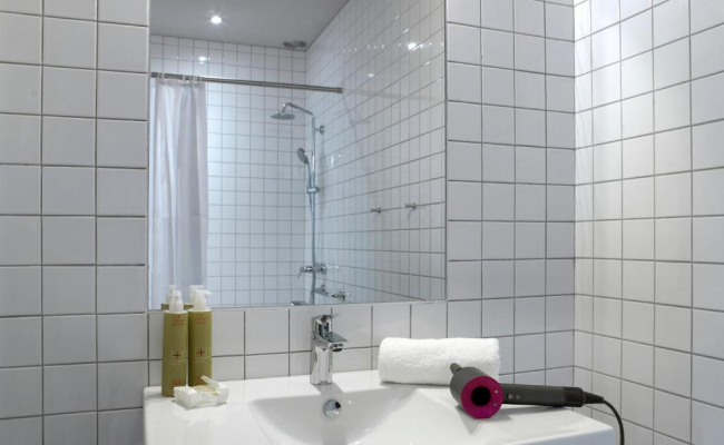 MOB HOTEL Paris Les Puces
