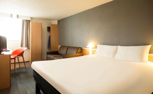 Ibis Orly Chevilly Tram 7