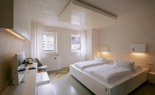 18Arts Hotel- Living in a Gallery!