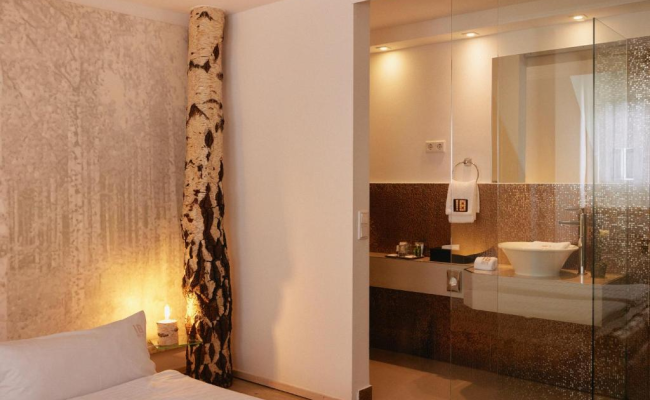 18Arts Hotel- Living in a Gallery!
