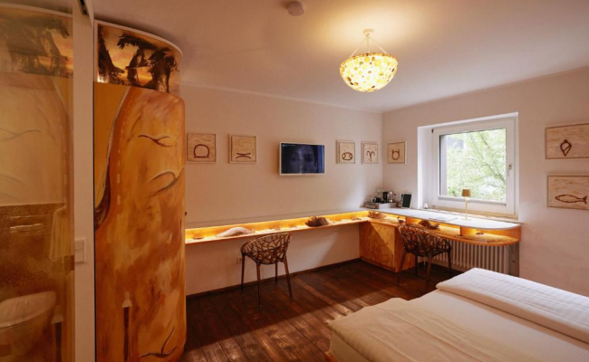 18Arts Hotel- Living in a Gallery!
