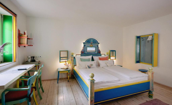 18Arts Hotel- Living in a Gallery!