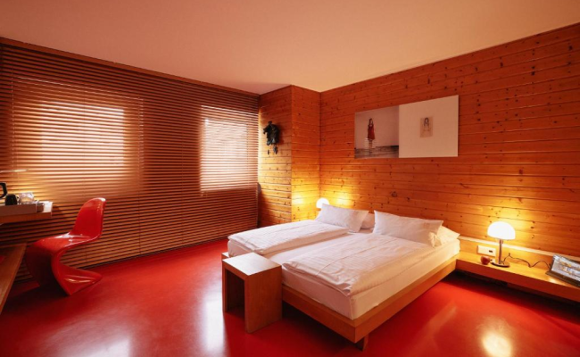 18Arts Hotel- Living in a Gallery!